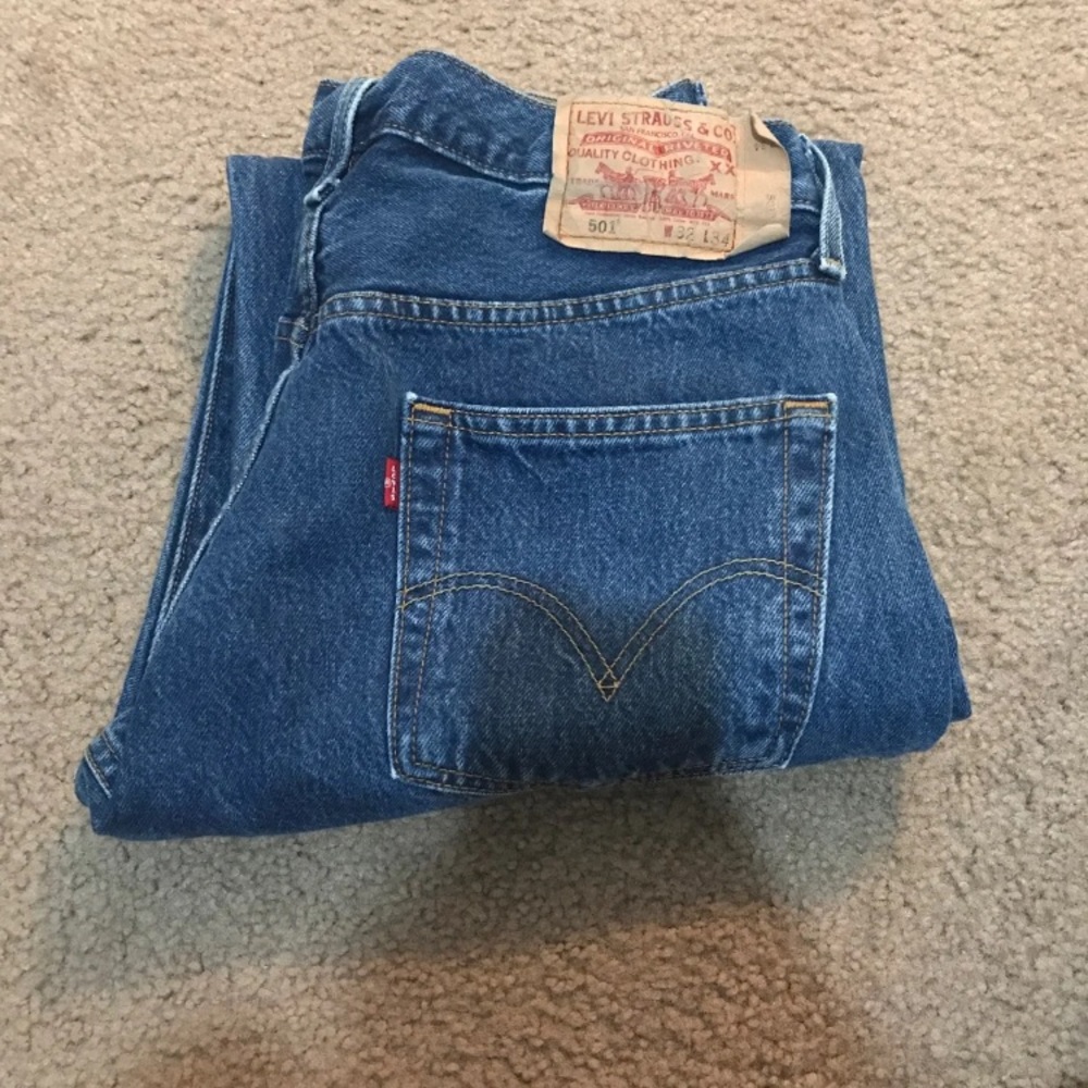 🆕Levi’s Strauss & co straight leg jeans 32